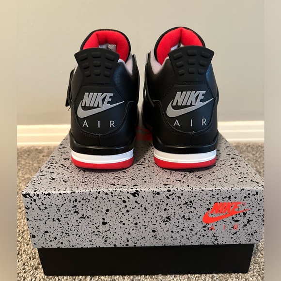 Men Air Jordan 4 Retro Black/Fire Red-Cement Grey New in Box Never Worn Size 9.5 - Picture 2 of 9